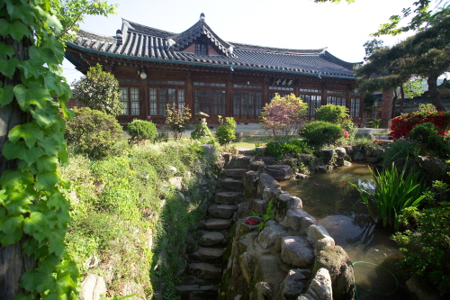 Hagindang House (학인당)