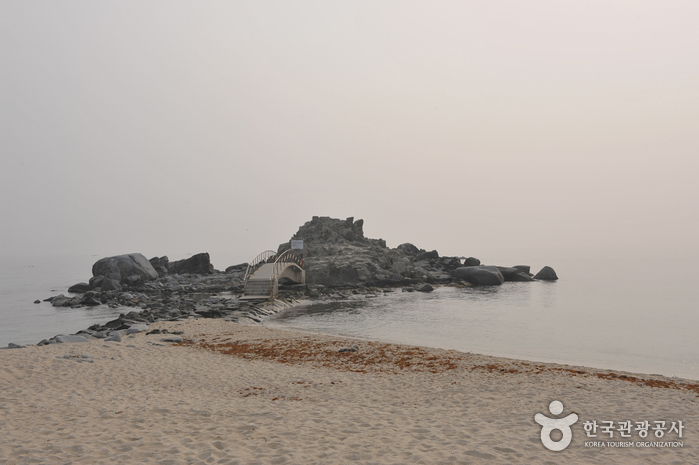 Sacheonjinhaebyeon Beach (Sacheon Dwitbul Beach)(사천진해변(사천뒷불해수욕장)