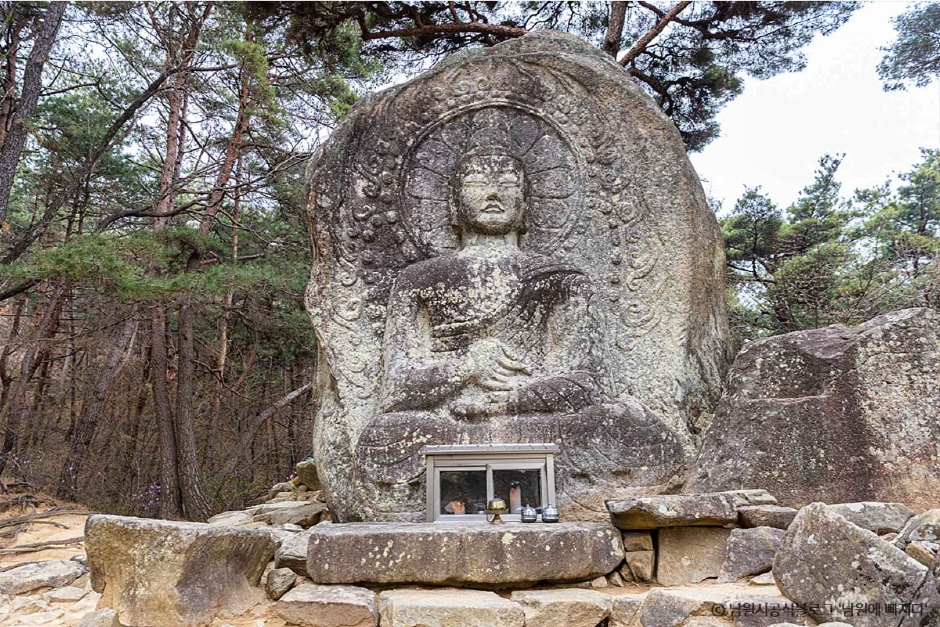 남원 신계리 마애여래좌상