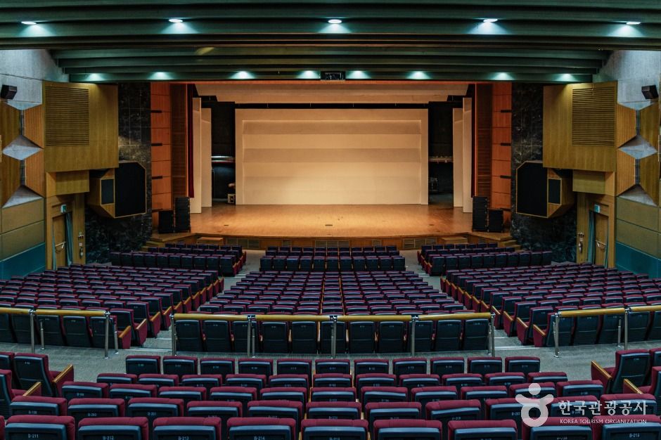 위니아트(건국대학교 새천년관 대공연장)
