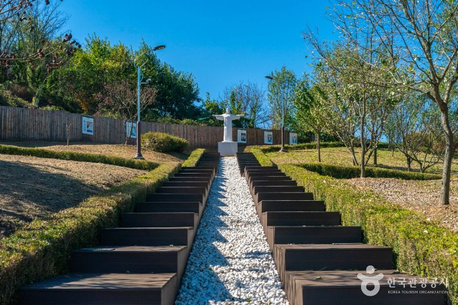 김수환 추기경 사랑과 나눔공원