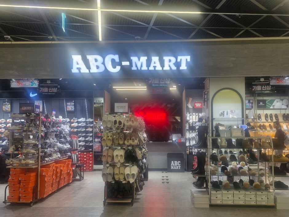 [事後免税店]ABCマートST・新世界サイモンプレミアムアウトレットシフン（始興）店(ABC마트 ST 신세계사이먼프리미엄아울렛 시흥점)
