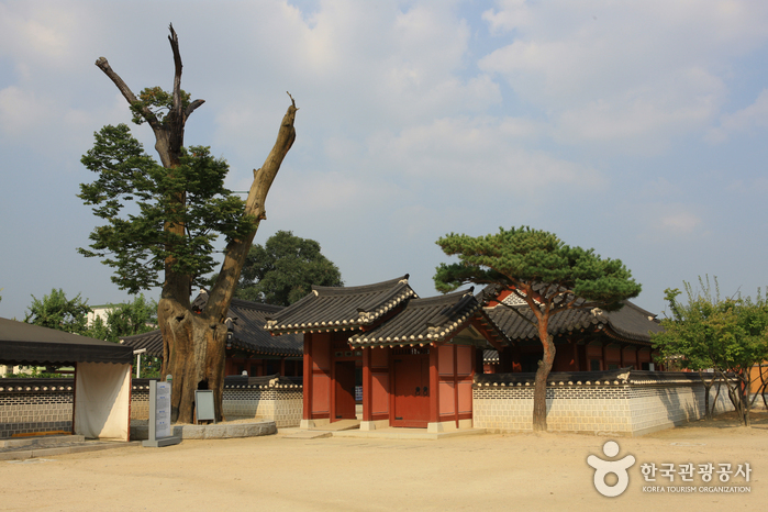 Hwaseong Haenggung Palace (화성행궁)