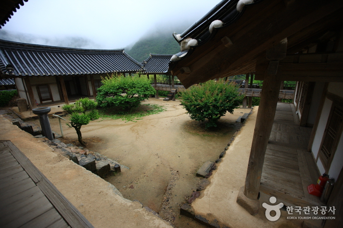 Byeongsanseowon Confucian Academy (병산서원)