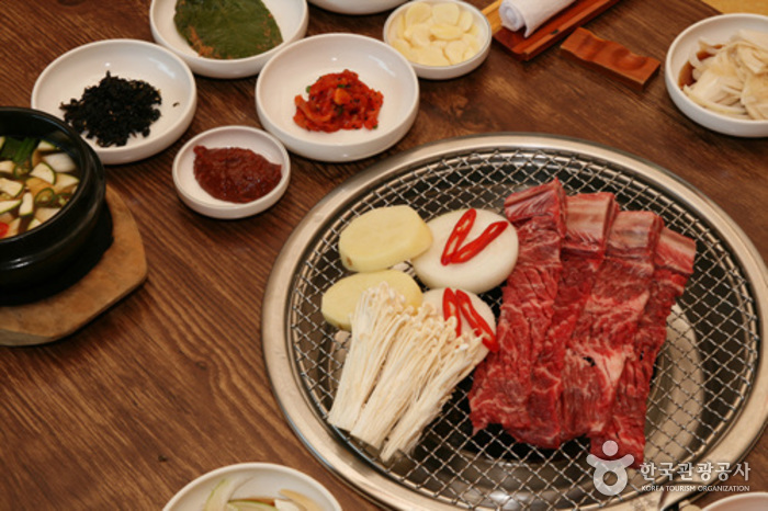 Daeho Hanjeongsik (대호한정식)