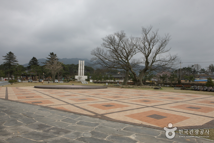 Yeongam Pottery Museum (영암도기박물관)