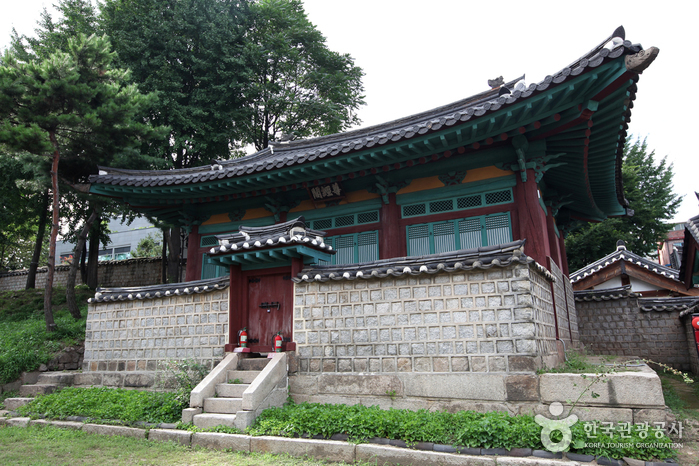 Munmyo Confucian Shrine and Seonggyungwan National Academy (서울 문묘와 성균관)