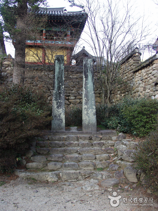 Hwaeomsa Temple (화엄사)
