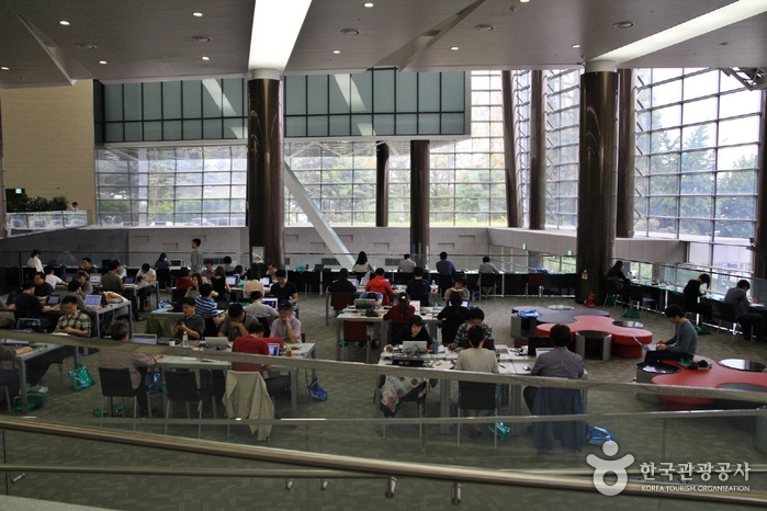 The National Library of Korea (국립중앙도서관)6