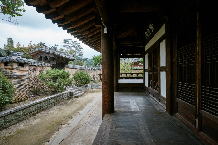 Village of the Nampyeong Mun Clan in Bon-ri (남평문씨본리세거지)