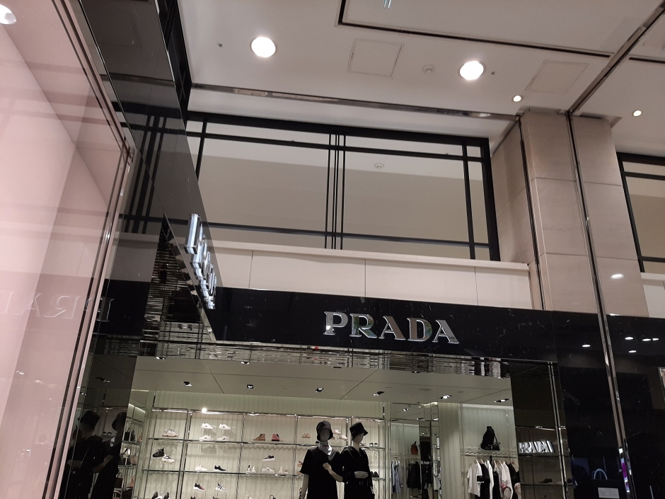 Prada - Shinsegae Gangnam Branch [Tax Refund Shop] (프라다 신세계 강남점)