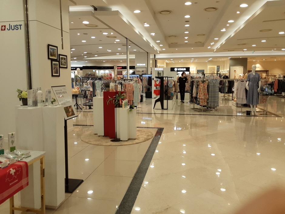 Lotte Department Store - Store Dongnae Branch [Tax Refund Shop] (롯데백화점 동래점)