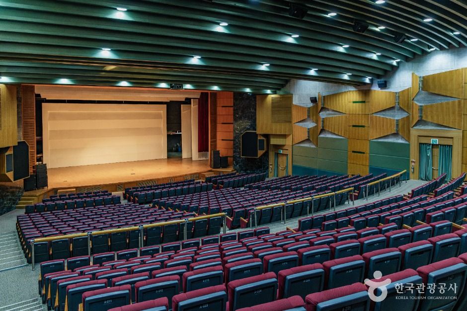 위니아트(건국대학교 새천년관 대공연장)