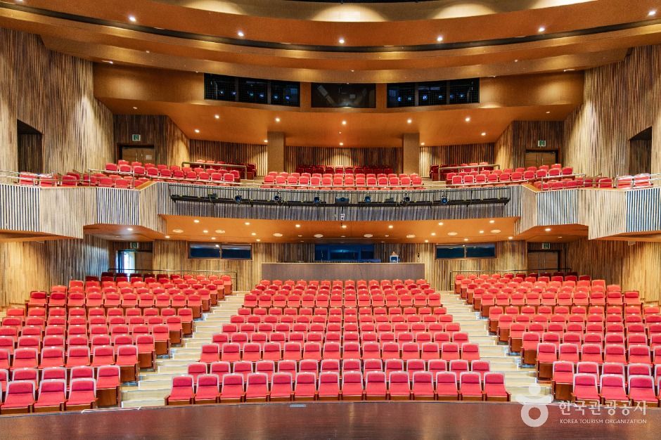 thumbnail-익산시솜리문화예술회관-1