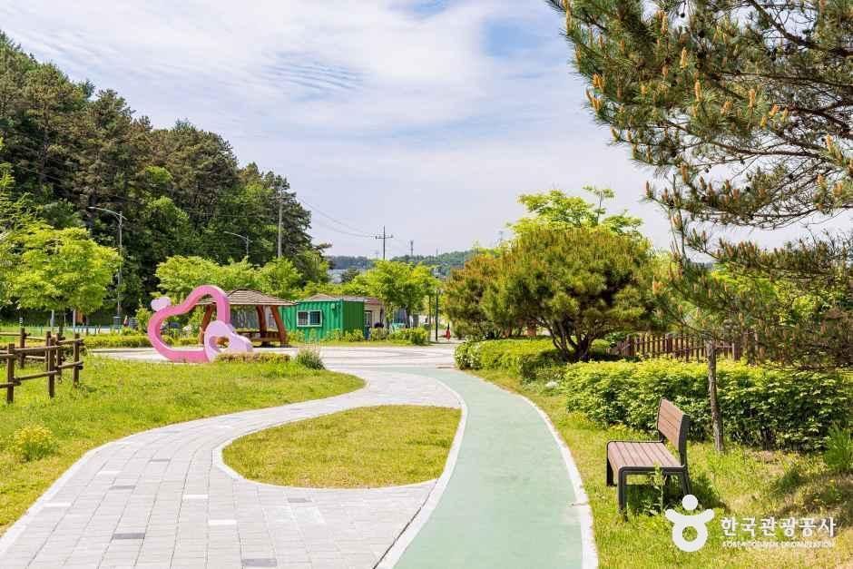 thumbnail-오창미래지농촌테마공원 캠핑장-12