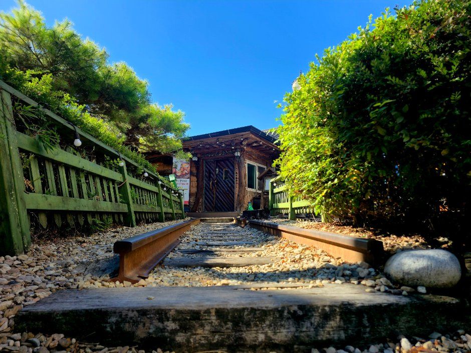 thumbnail-The Little Cottage by the Railroad Tracks - Jeonju Ajung-ri Main Branch (기찻길옆오막살이 전주아중리본점)-8