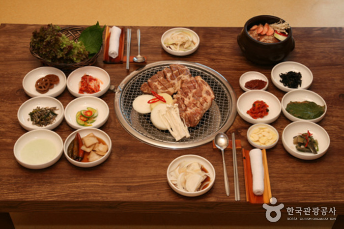 Daeho Hanjeongsik (대호한정식)