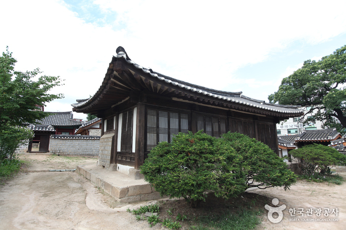 Усыпальница Мунмё в Сеуле и Сонгюнгван (서울 문묘와 성균관)