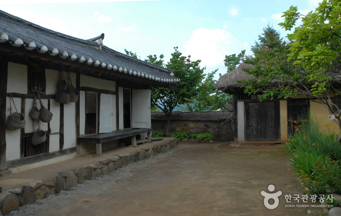 Cheongpung Cultural Heritage Complex (Cheongpung Cultural Heritage Complex)(청풍문화재단지)