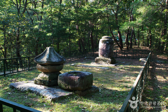 Cheongnyongsa Temple Site (청룡사지)