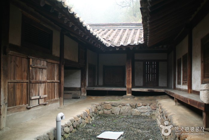 Imcheonggak House (안동 임청각)