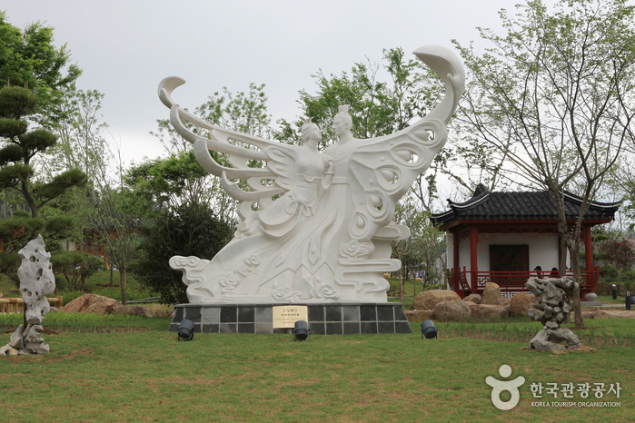 Garden By The Bay Baby Sculpture suncheonman bay national garden (순천만국가정원) | official korea Garden By The Bay Baby Sculpture suncheonman bay national garden (순천만국가정원) | official korea