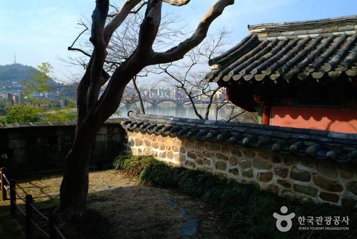 Jinjuseong Fortress (진주성)