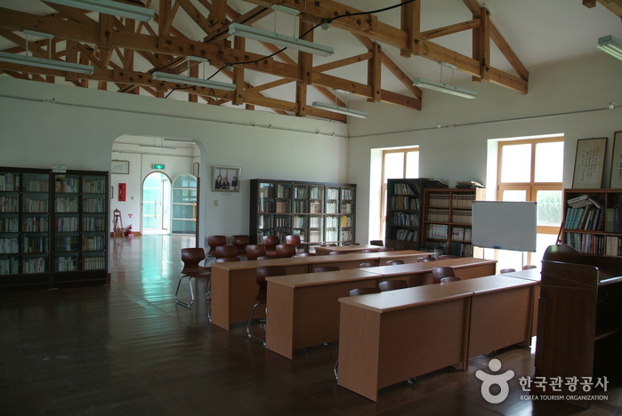 Midang Literary House (미당 서정주 시문학관)