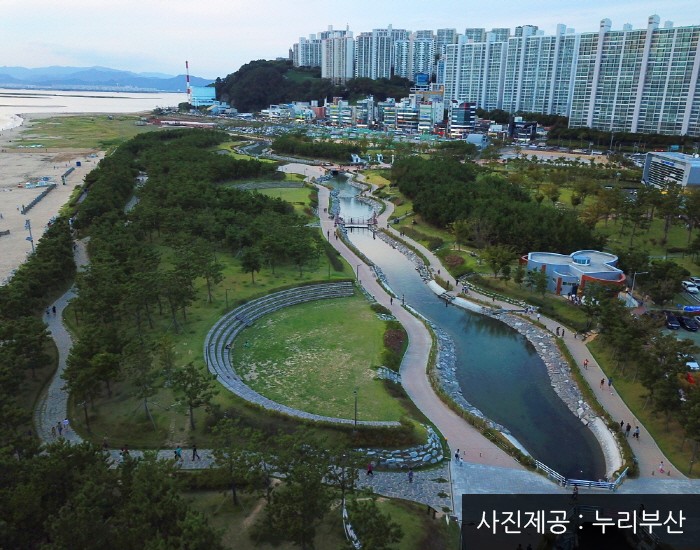 镇海内水面环境生态公园(진해내수면 환경생태공원)