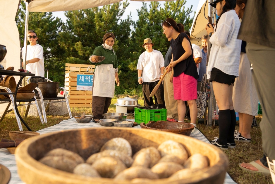 Jejuhanjan Woori Sool Festival (제주한잔 우리술 페스티벌)