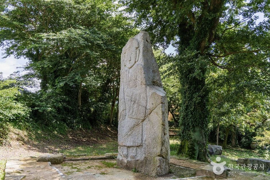 영암 학계리석불입상