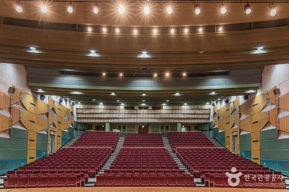 위니아트(건국대학교 새천년관 대공연장)