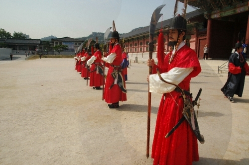 Церемония смены императорского караула (수문장 교대의식)