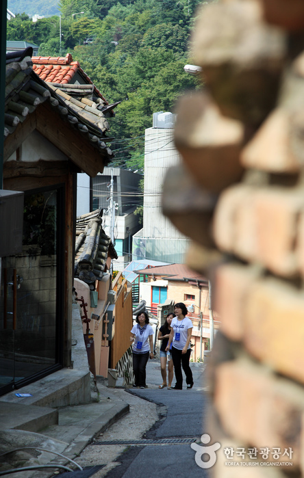 Bukchon Hanok Village (북촌한옥마을)