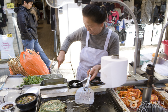Gwangbokdong Food Street (광복동 먹자골목)