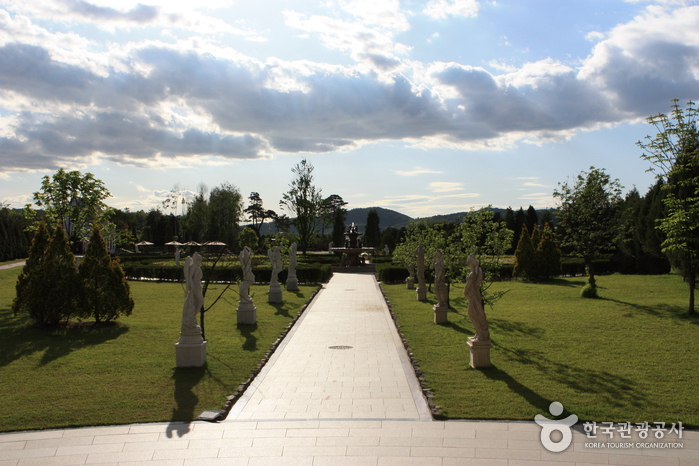 The Botanical Garden BCJ (Byeokchoji) (벽초지 문화수목원)