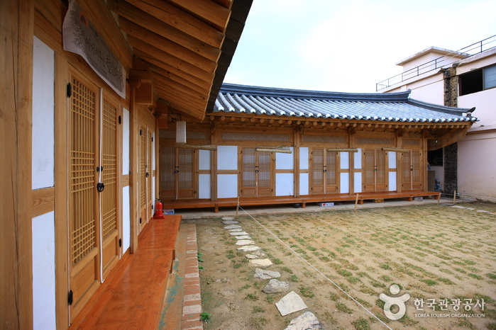 Pungnamheon House (Jeonju Hanok Villagae) (풍남헌-전주한옥마을)