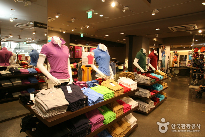 Spao - Myeongdong Branch (스파오 - 명동점)