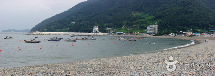 Manseong-ri Black Sand Beach (만성리 검은모래해변(만성리해수욕장))