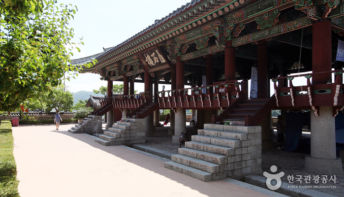 Chokseongnu Pavilion (촉석루)
