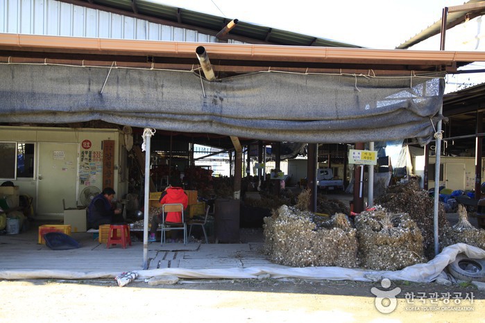 Uiseong Garlic Market (Uiseong Traditional Market) (의성마늘장터 (의성명품마늘영농조합법인))