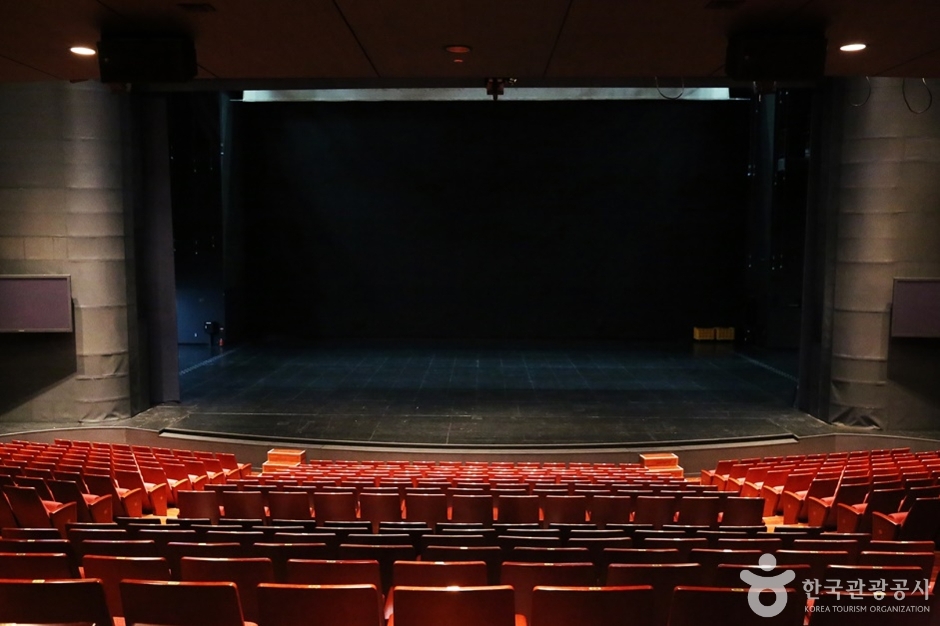 Sohyang Theater Shinhan Card Hall (소향씨어터신한카드홀)