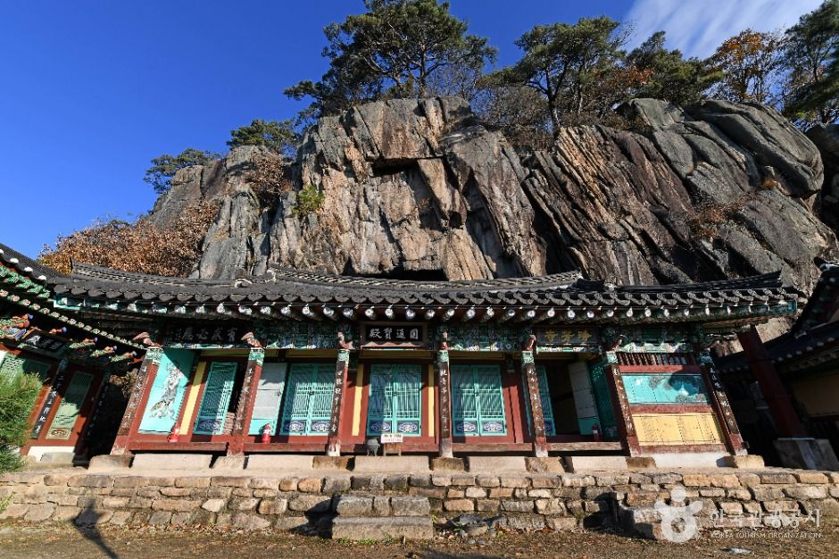 Templo Jeongbangsa (정방사)