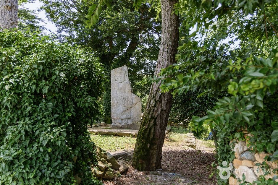 영암 학계리석불입상