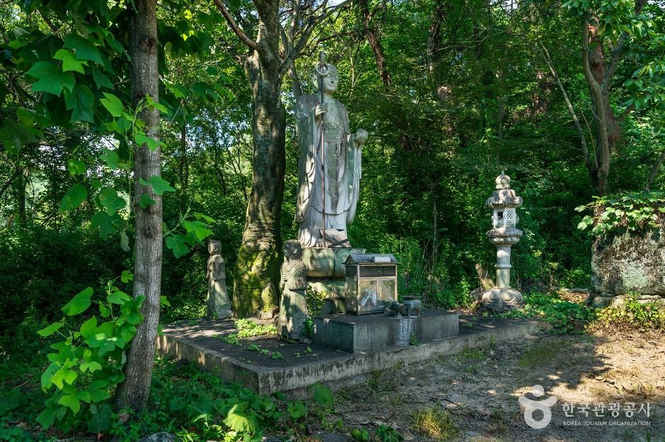 thumbnail-원흥석불입상-1