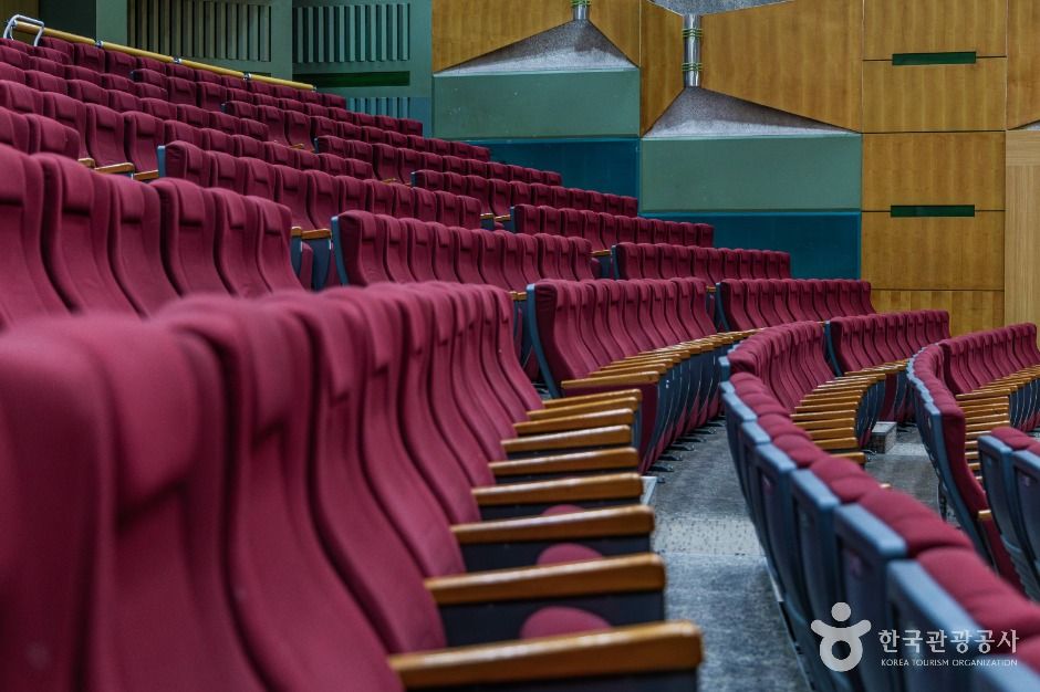 위니아트(건국대학교 새천년관 대공연장)