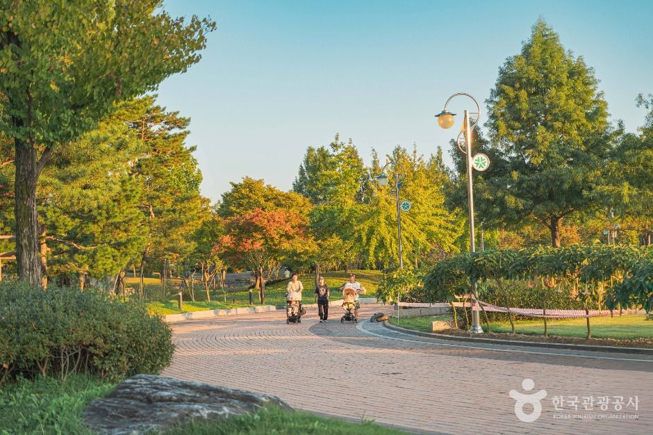 thumbnail-대전엑스포시민광장-2