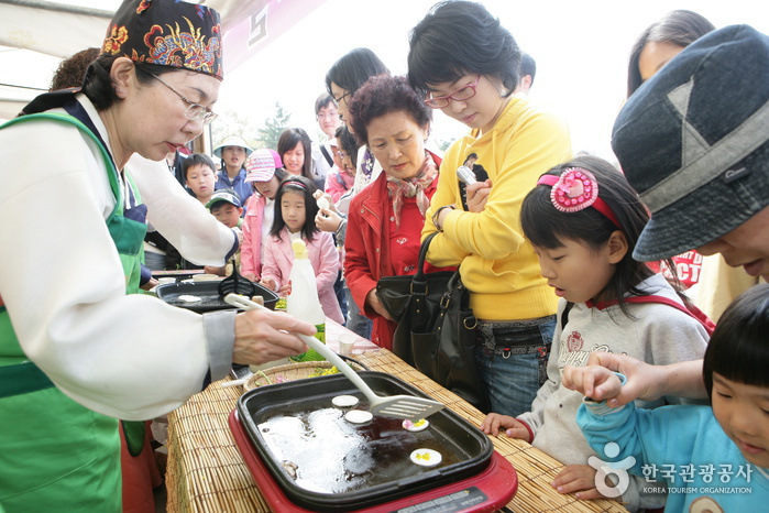 Le Festival de Boissons Traditionnelles Coréennes & du Gâteau de Riz à Gyeongju (경주 떡과술잔치)