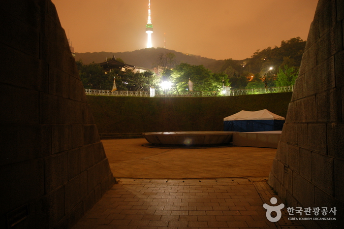 Namsangol Hanok Village (남산골 한옥마을)