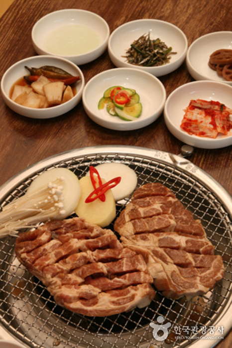 Daeho Hanjeongsik (대호한정식)